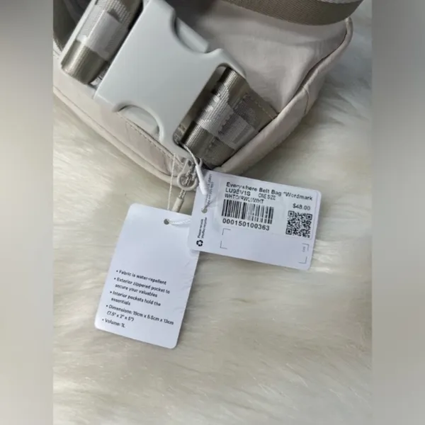 Lululemon Everywhere Belt Bag 1L Wordmark white opal - Image 10