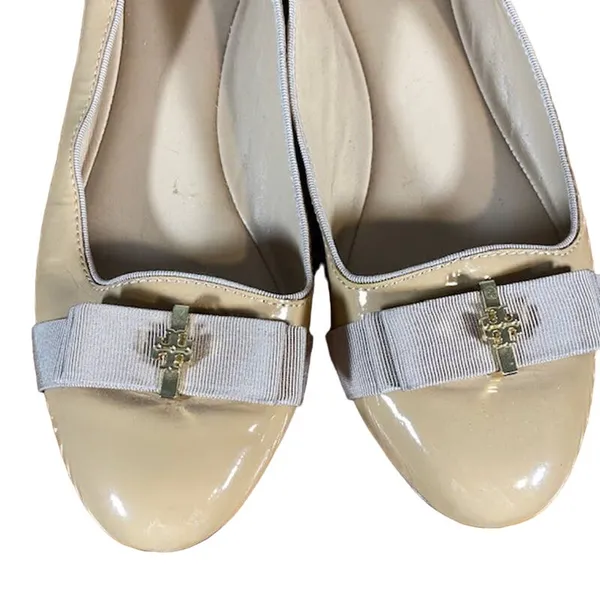 Tory Burch Women’s Beige Patent Leather Trudy Bow Front Slip On Flats Size 7.5 - Image 7