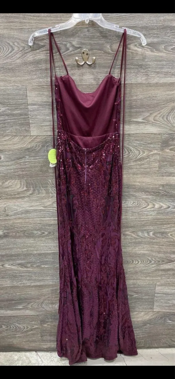 Windsor Taisia Formal Sequin Scroll Dress - Image 2