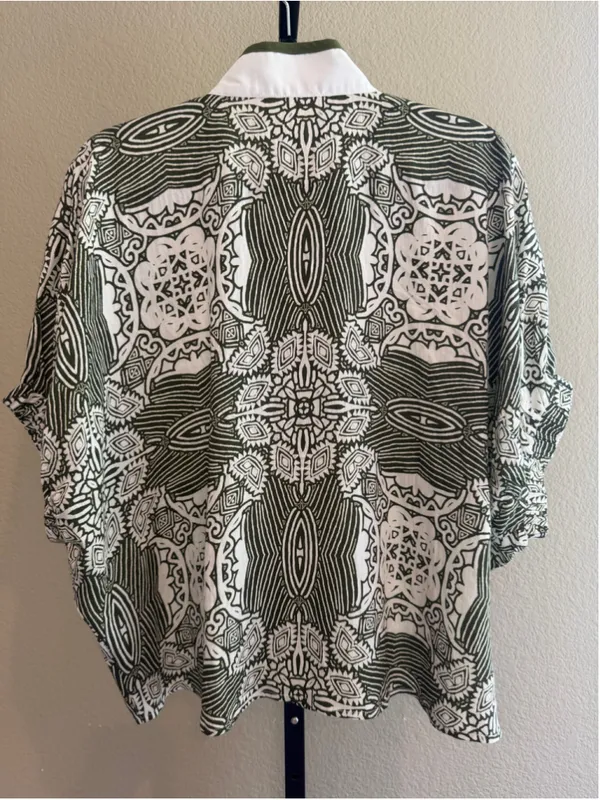 Entro Abstract Dolman Blouse Top in Green Size S - Image 4