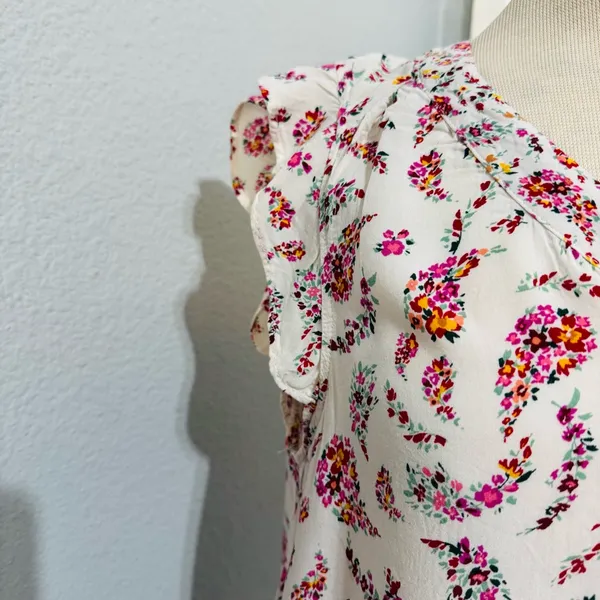 Old Navy Women Cream Pink Floral V-Neck Semi Flared Sleeves Relaxed Fit Blouse M - Image 3