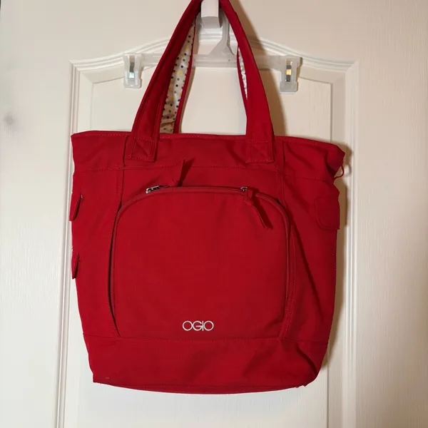 OGIO RED BAG WITH POLKA DOTS 14” X 14”. Preloved - Image 2