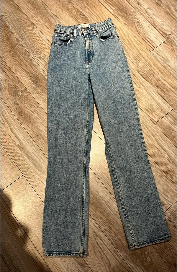 Abercrombie Ultra High-Rise Straight Jeans Curve Love - Image 2
