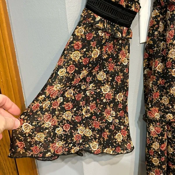 🆕‎ Nasty Gal I’ll be Bouquet black floral bell sleeve mini dress size 6 - Image 3