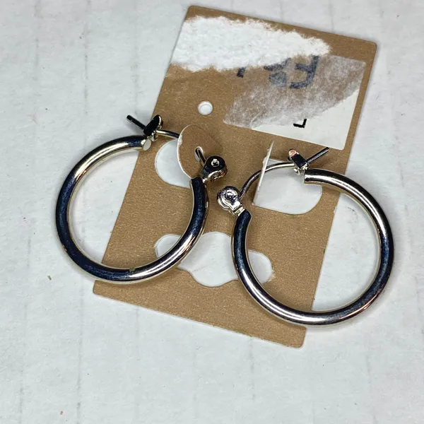 Women's Silver-Tone 0.75" Hoop Fashon Earrings New NWT - Image 4