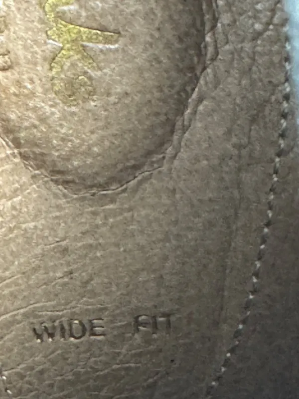 NWOT Clarks Artisan Carleta Lyon Suede Ankle Bootie Boots 7.5W Taupe Block Heel - Image 9