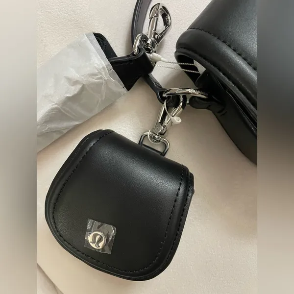 Lululemon NWT Leather Alternative Cactus Mini Bag 1.2L Black & Silver Hardware - Image 10