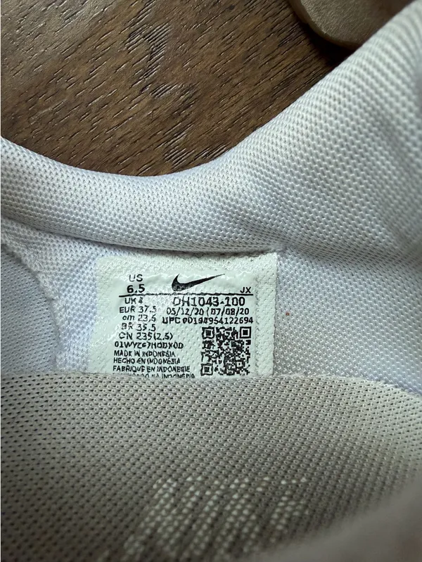 Nike Sneakers - Image 4