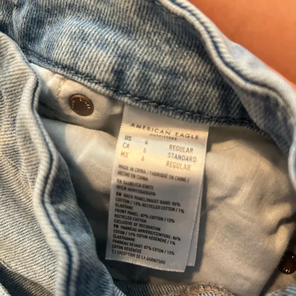 American Eagle Curvy Mom Jeans - Image 3