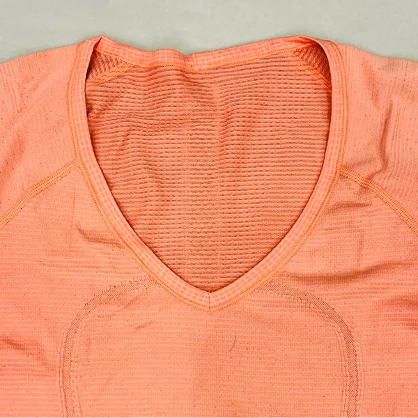 Lululemon Run: Swiftly Tech V Neck Heathered Very Light Flare - Image 5