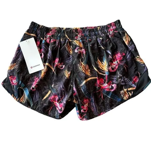 Lululemon Women’s 12 Hotty Hot Low-Rise Lined Shorts 4” Black‎ Veiled Floral New - Image 4