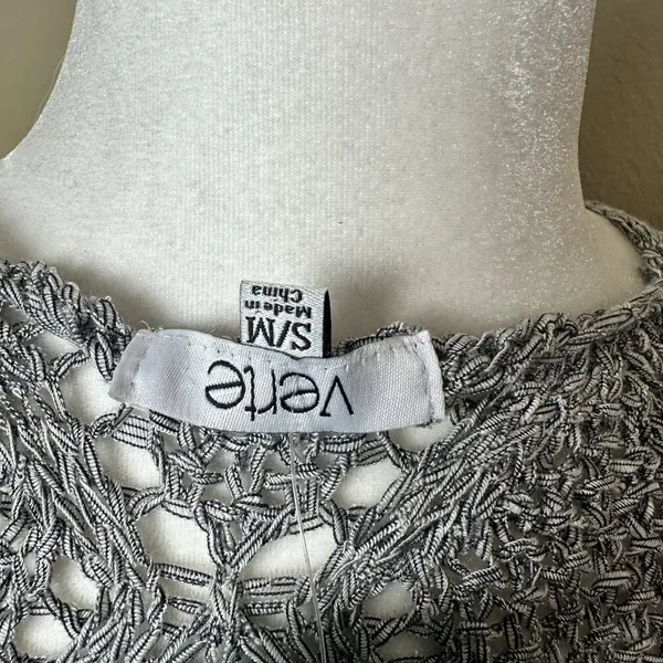 NWT VERTE Boutique Open Weave Crochet Grey Knit Sweater - S/M - Image 7