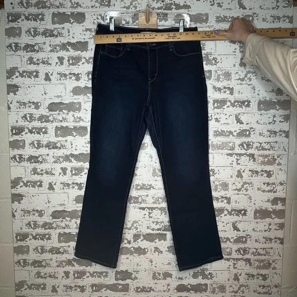 Levis | women dark wash 505 straight denim jeans - Image 6