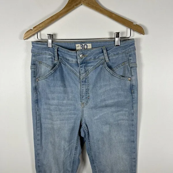 We‎ The Free Jeans Light Wash Straight Leg Skinny Fit Stretch Women’s Size 30 - Image 5