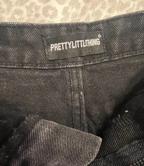 Pretty Little Thing Black Jean Shorts - Image 3