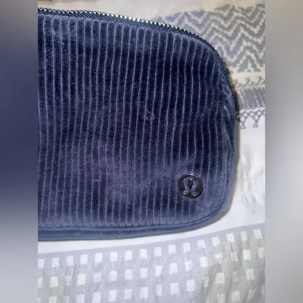 NWT Navy‎ Lululemon corduroy belt bag 1L - Image 2