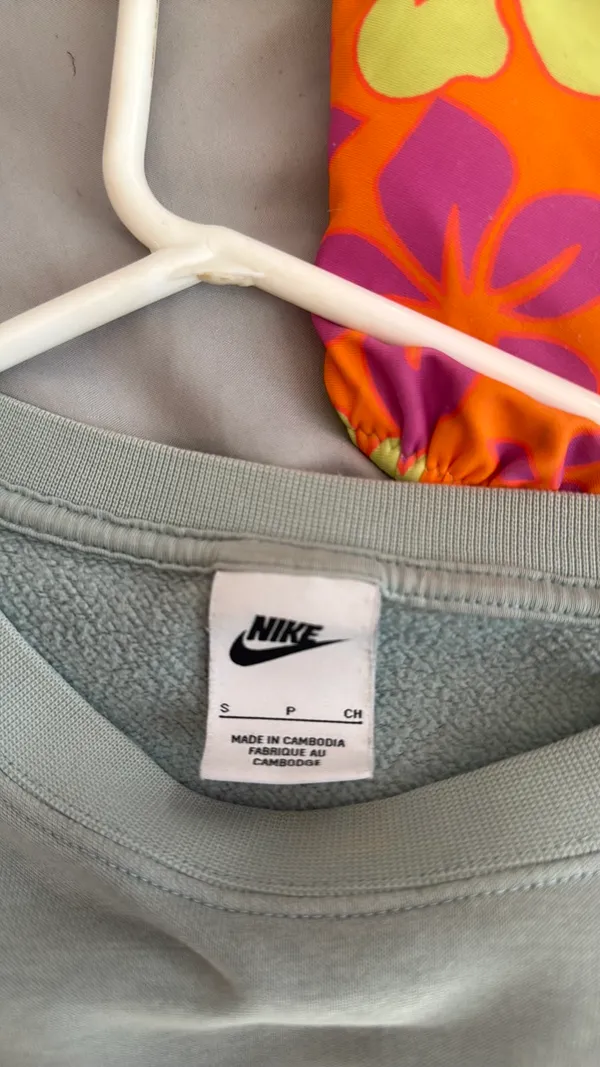 Nike Crewneck Sweatshirt Women’s Small - Image 2