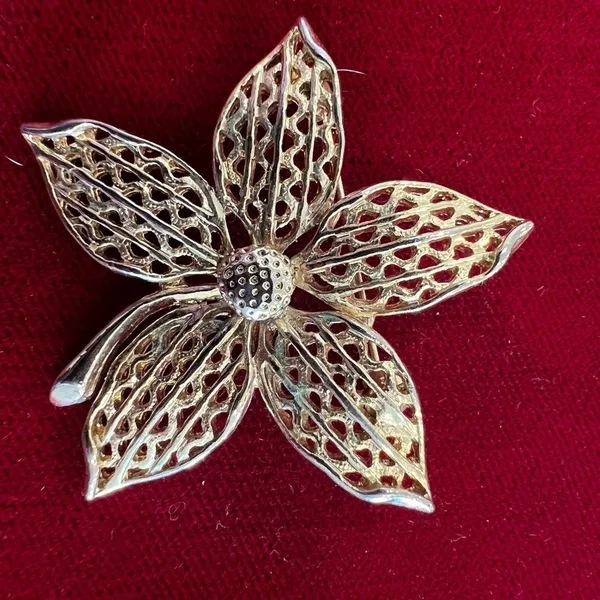 Vintage flower brooch - Image 3