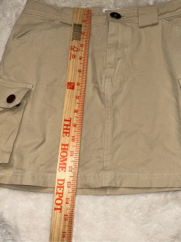 Princess Polly khaki cream cargo mini skirt woman’s size 2 - Image 8
