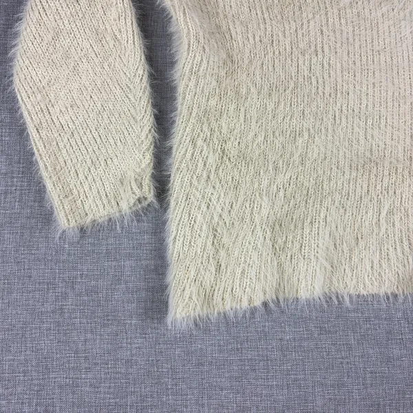 Kimchi Blue Sweater Womens Small White Acrylic Polyamide V Neck‎ Fuzzy Pullover - Image 2