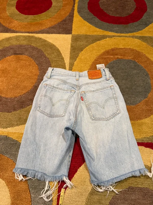 Levi’s 501 Cut Off Frayed Distressed Light Wash Bermuda Shorts Size 26 Waist - Image 5
