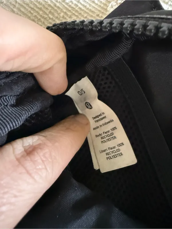 lululemon athletica Black Camo Everywhere Belt Bag - Image 5