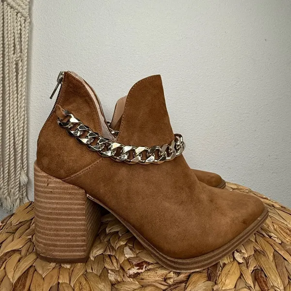Steve Madden Boots Cedar Chestnut Suede Leather Ankle Booties Brown Chain Accent - Image 9