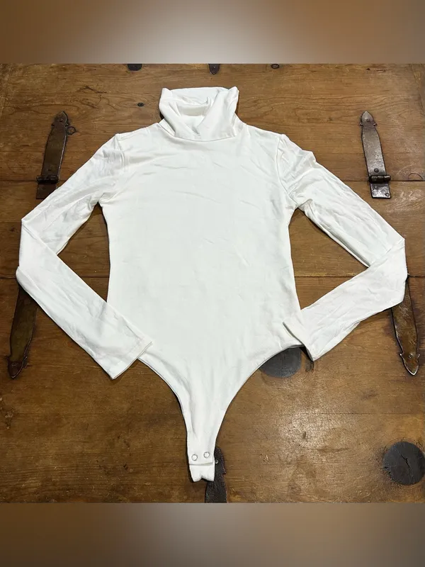 Naked Wardrobe Ivory Turtleneck Long Sleeve Stretch Bodysuit Size Medium - Image 3