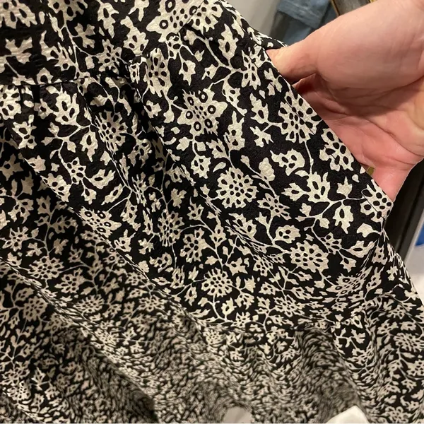 Adorable Black and white floral boho ruffle maxi dress pinch - Image 5