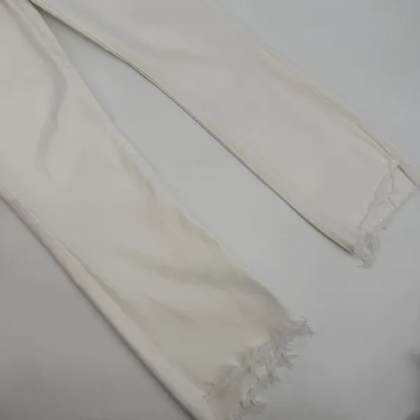 Mother Jeans Women’s 29 White Denim the Insider Crop Step Fray 27” FLAW - Image 6