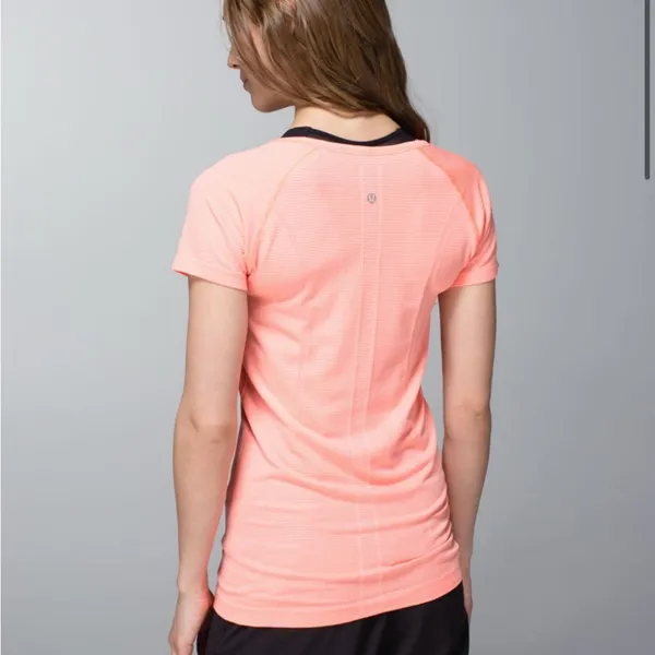 Lululemon Run: Swiftly Tech V Neck Heathered Very Light Flare - Image 3