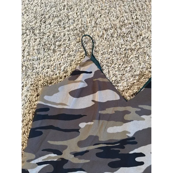 Express Women's Camo‎ Cami Tank Top Size Small - Image 2