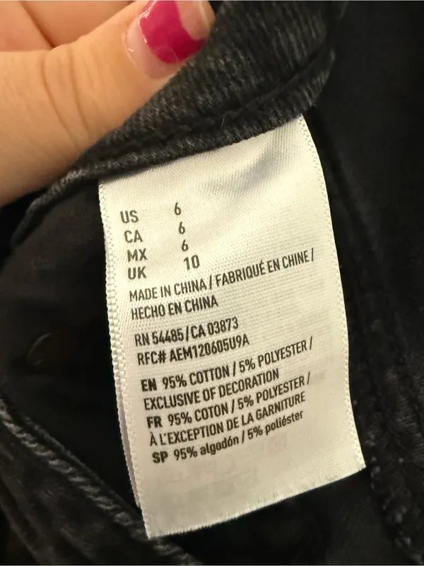 American Eagle Black Distressed Denim Raw Hem Mini Skirt Size 6 - Image 5