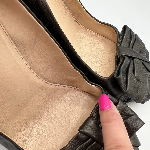 Prada Womens Size 38.5 US 7.5 Leather Heels Gunmetal Peep Hole Toe Made in Italy - Image 7