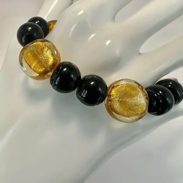 Black and yellow stretchy beaded bracelet - Image 2