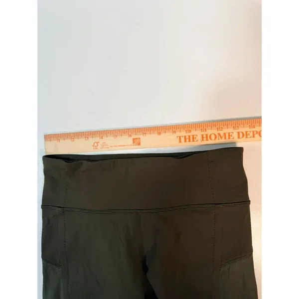 Short lululemon women sz 6 - Image 7