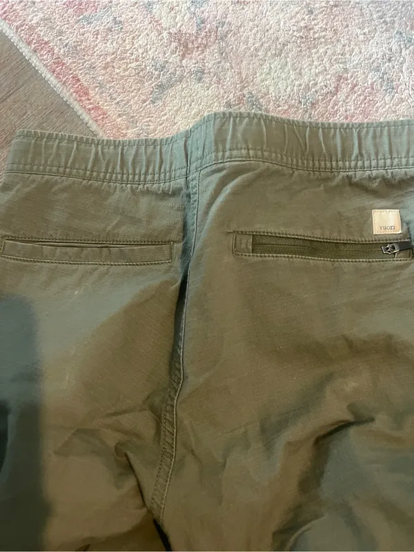 Vuori olive green pants small - Image 9