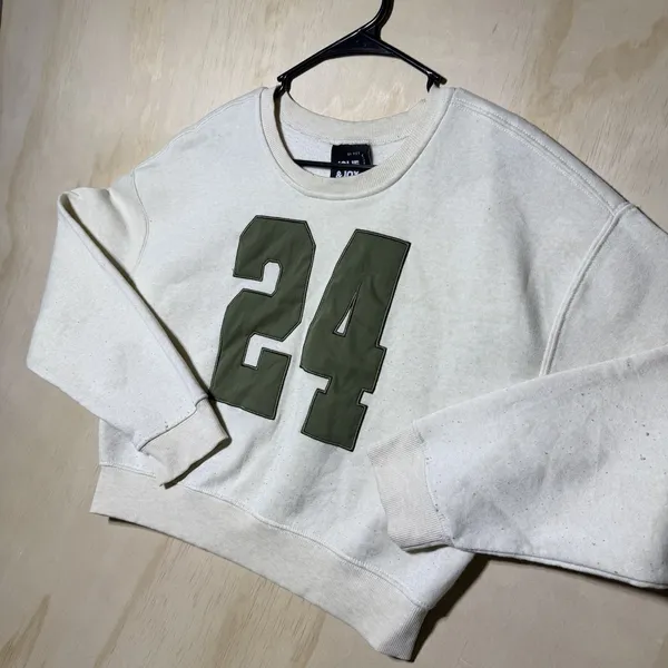 Collegiate Outfitters Jolie & Joy Women XL Cropped Sweatshirt Cream Green 24 Varsity Collegiate - Image 2