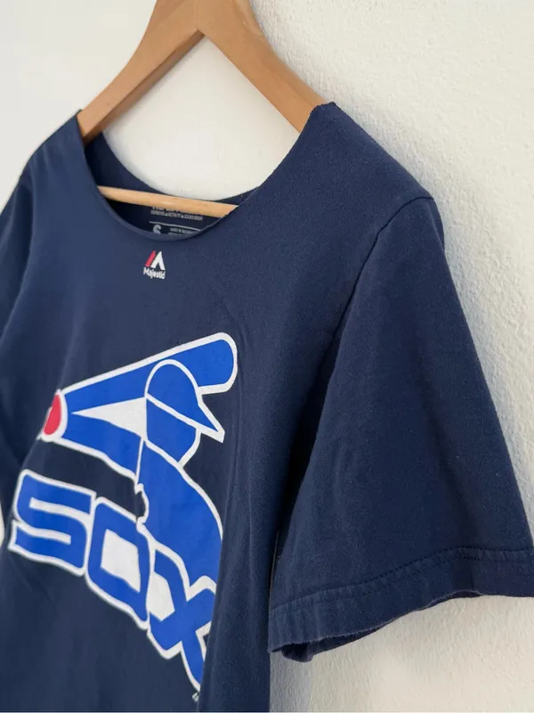 Chicago White Sox Majestic Navy Graphic Off the Shoulder T-Shirt - Image 5
