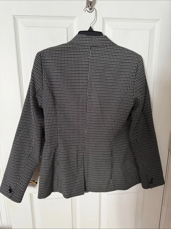 White House Black Market Black & White Single-Button Patterned Blazer size 6 - Image 3