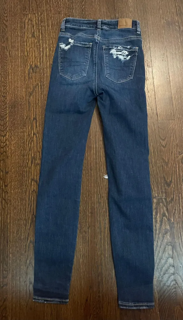 American Eagle High Rise Jegging With Patched Rips - Image 3