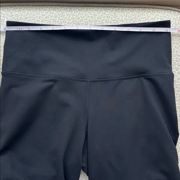 Old Navy Active Black Go-Dry Leggings with Sheer Panels size M - Image 3