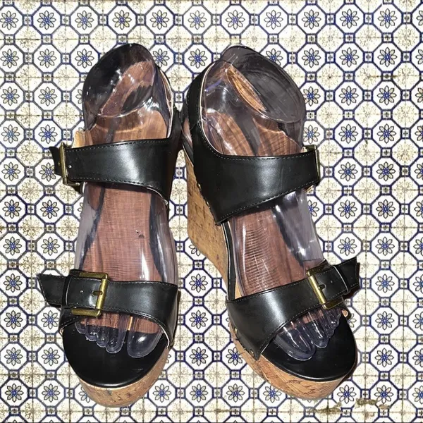 Mossimo supply co black straps and cork wedge heels! - Image 8