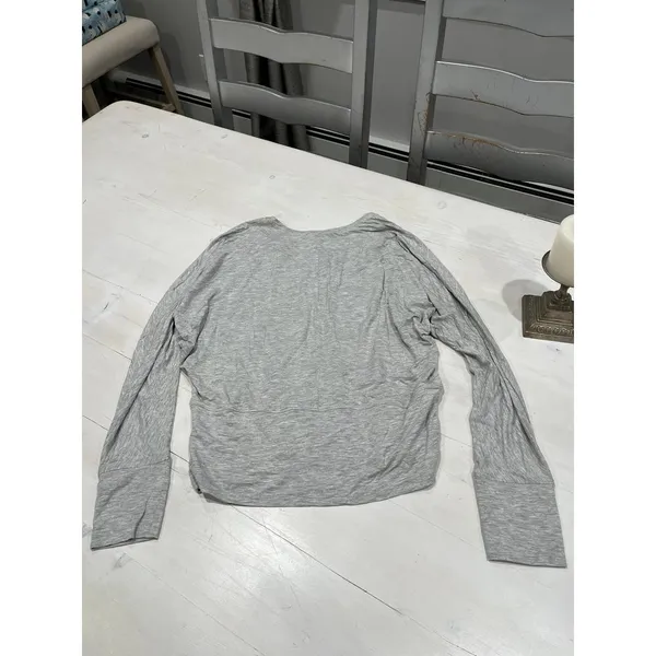 NWT express size small‎ v neck grey top - Image 3
