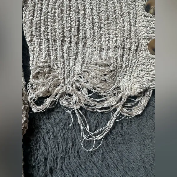 BKE knit oversized, cropped cardigan sweater. Size S, frayed hem, neutral colors - Image 4