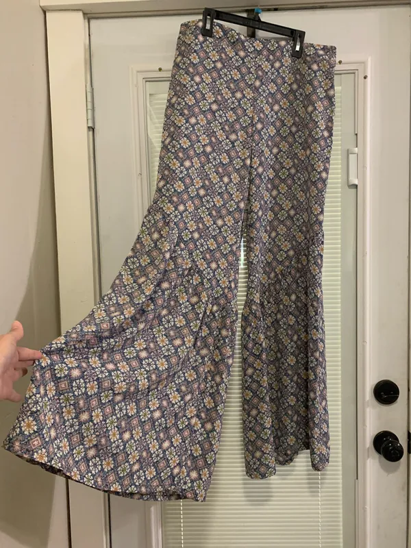 Ladies Sz med flowey dress pants - Image 2