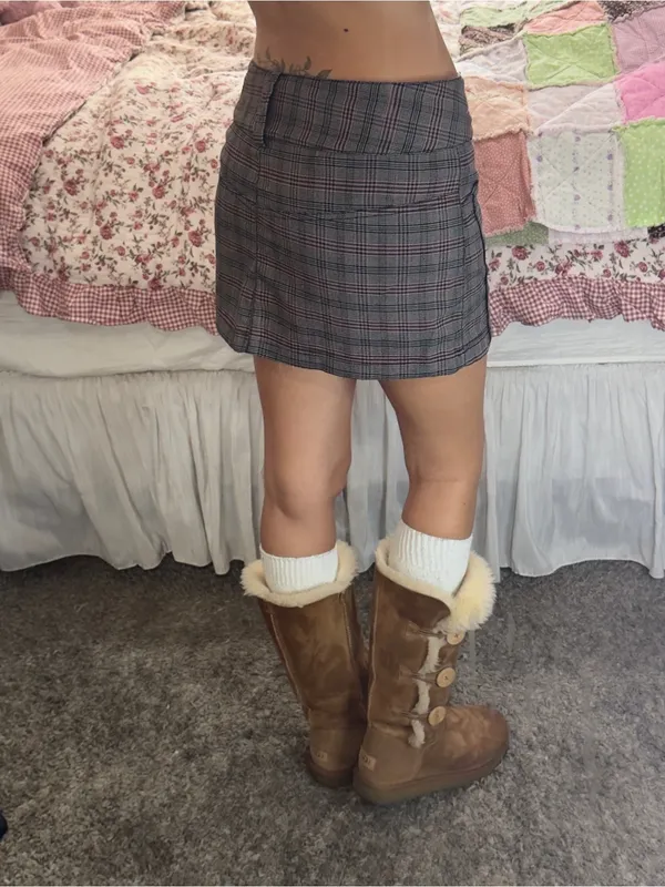 Y2K Plaid Mini Skirt in Grey with Subtle Pink Stripe - Image 2