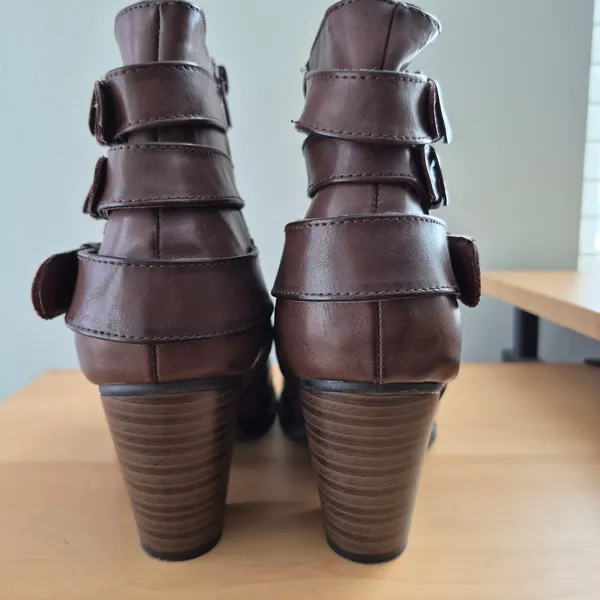Cathy Jean brown booties size 10 - Image 4