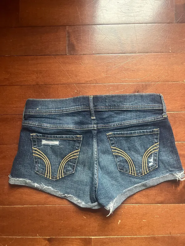 Hollistwr Short Shorts - Image 2