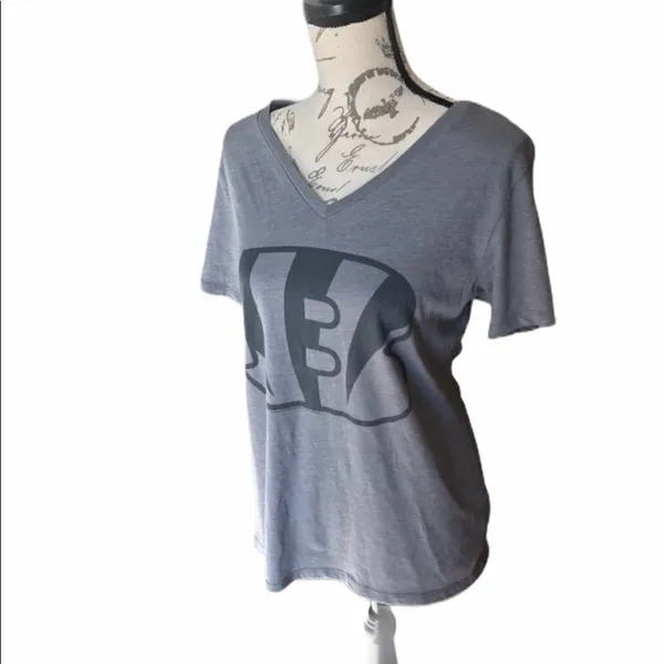 NFL T-Shirt Women's Size Medium Gray - Image 6